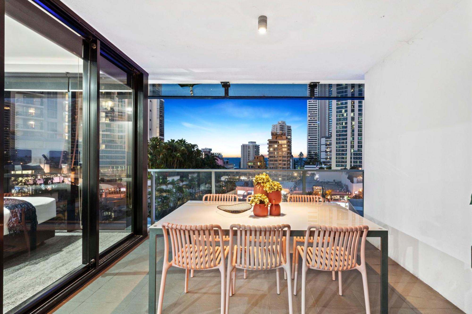 Circle On Cavill - Self Contained & Privately Managed Apartments - Wow Stay Gold Coast Luaran gambar